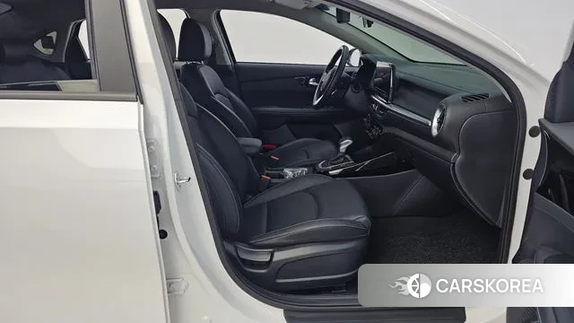 Kia The New K3 2nd generation 2022 Белый из Кореи, фото 2