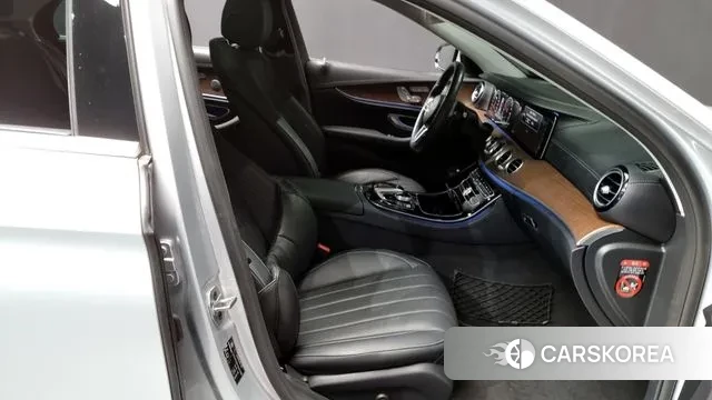 Mercedes-Benz E-Class W213 2019 Серебристо-серый из Кореи, фото 2