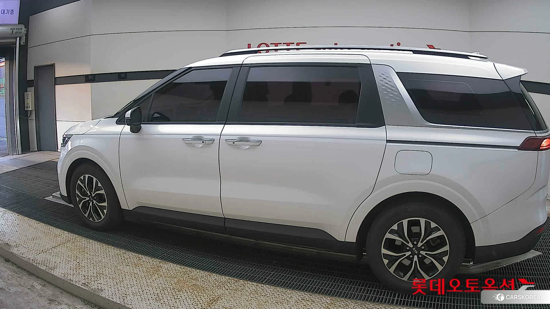 Kia Carnival 2021 Snow White Pearl (optional) из Кореи, фото 2