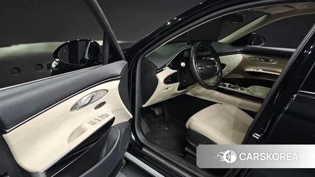 Genesis GV70 2021 Черный из Кореи, фото 2