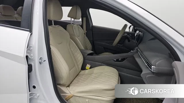 Hyundai The New Avante (CN7) 2023 Белый из Кореи, фото 2