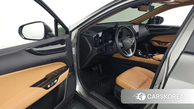 Lexus NX350h Second generation 2023 Серебристо-серый из Кореи, фото 2