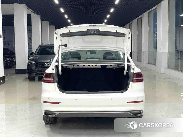 Volkswagen Lavida 2022 Белый из Китая, фото 2