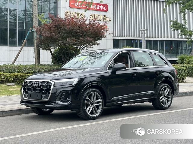 Audi Q7 2024 Черный из Китая, фото 2
