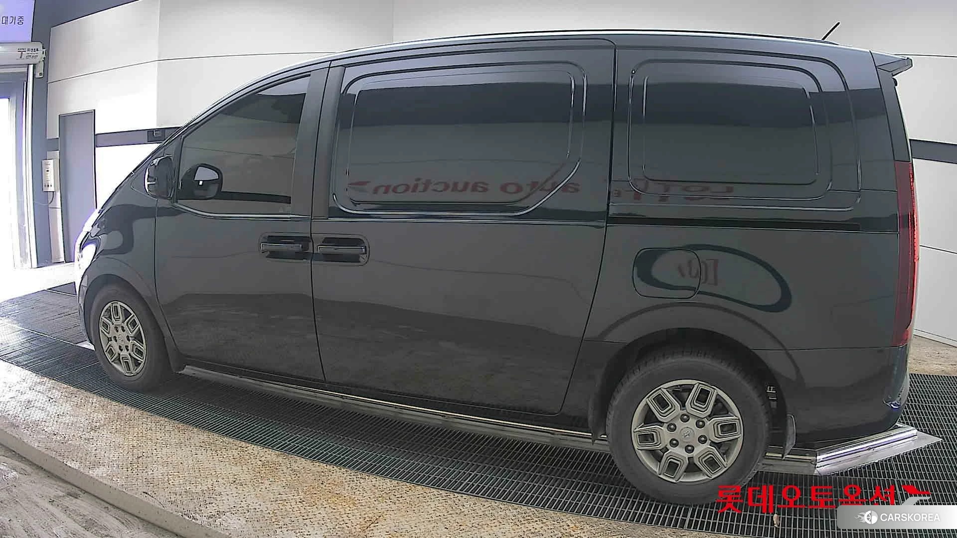 Hyundai Staria 2023 Другое из Кореи, фото 2