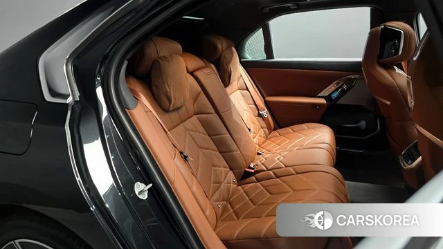 BMW 7 Series (G70) 2025 Черный из Кореи, фото 2
