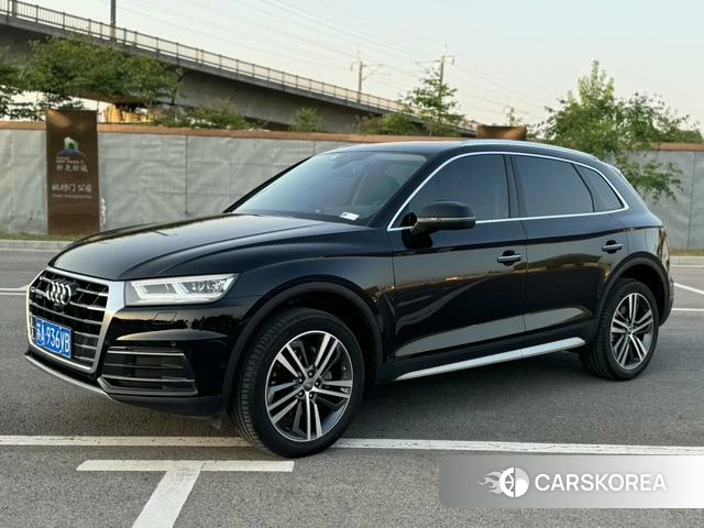 Audi Q5L 2021 Черный из Китая, фото 2