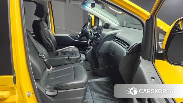 Hyundai Staria 2022 Желтый из Кореи, фото 2