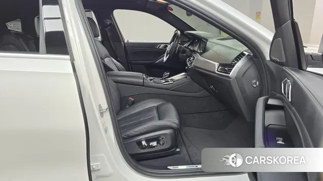 BMW X6 (G06) 2023 Белый из Кореи, фото 2