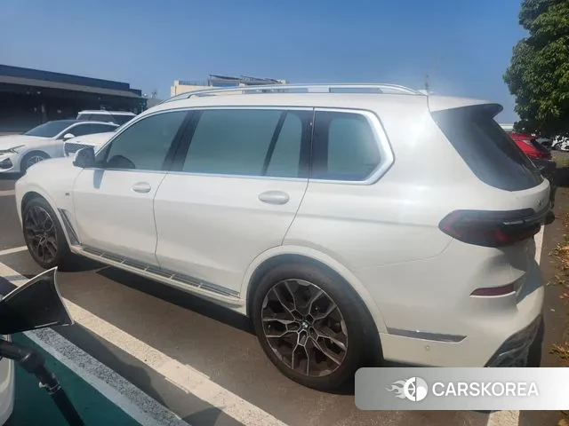 BMW X7 (G07) 2024 Белый из Кореи, фото 2