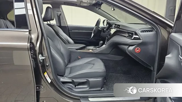 Toyota Camry (XV70) 2018 Коричневый из Кореи, фото 2