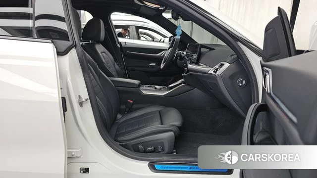 BMW 4 Series (G22) 2025 Белый из Кореи, фото 2