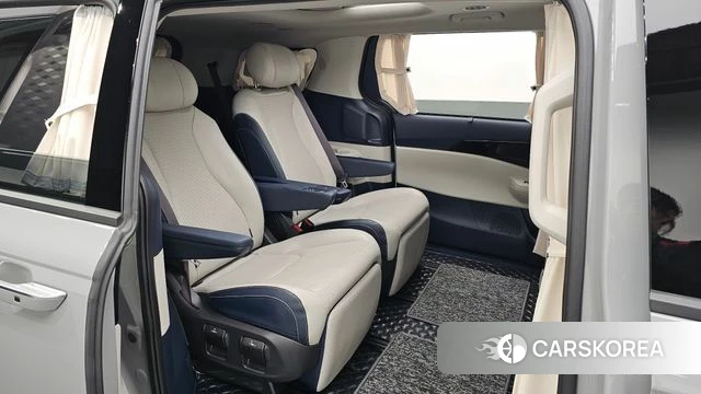 Kia The New Carnival 4th Generation 2024 Серебристо-серый из Кореи, фото 2