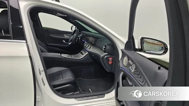 Mercedes-Benz E-Class W213 2021 Белый из Кореи, фото 2