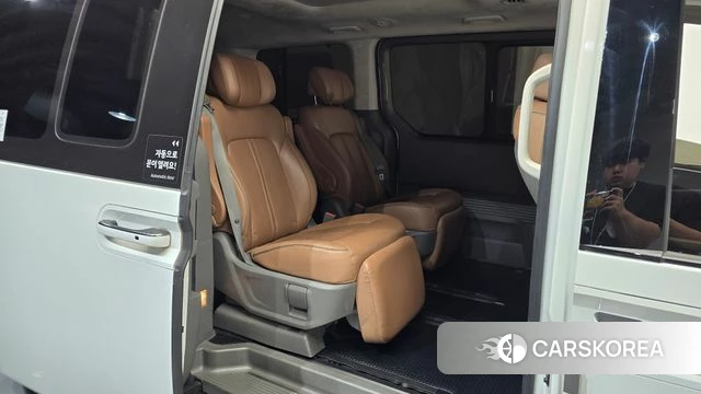 Hyundai Staria 2022 Черный из Кореи, фото 2