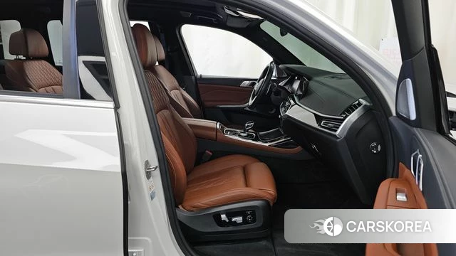 BMW X7 (G07) 2021 Белый из Кореи, фото 2