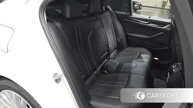 BMW 5 Series (G30) 2022 Белый из Кореи, фото 2