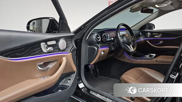 Mercedes-Benz E-Class W213 2018 Черный из Кореи, фото 2