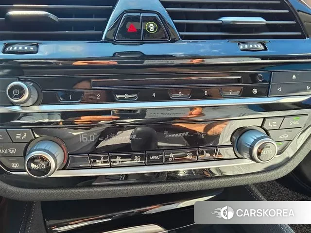 BMW 5 Series (G30) 2018 Черный из Кореи, фото 2