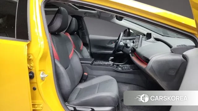 Toyota Prius 5th Generation 2023 Желтый из Кореи, фото 2