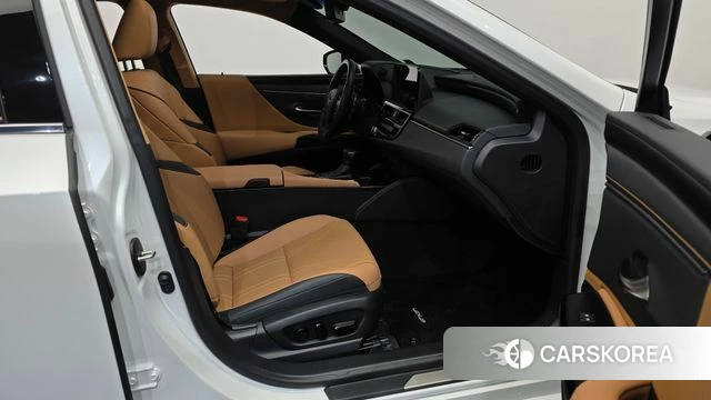 Lexus ES300h 7th generation 2024 Белый из Кореи, фото 2
