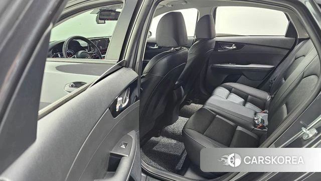 Kia The New K3 2nd generation 2024 Серый из Кореи, фото 2