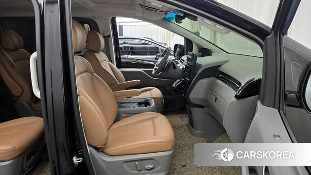 Hyundai Staria 2024 Черный из Кореи, фото 2