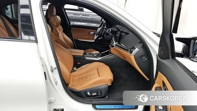 BMW 3 Series (G20) 2023 Белый из Кореи, фото 2