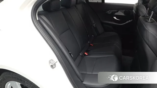 Mercedes-Benz C-Class W205 2018 Белый из Кореи, фото 2