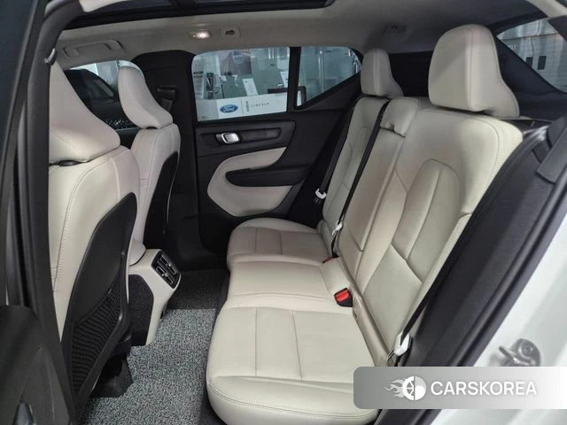Volvo XC40 2025 Белый из Кореи, фото 2