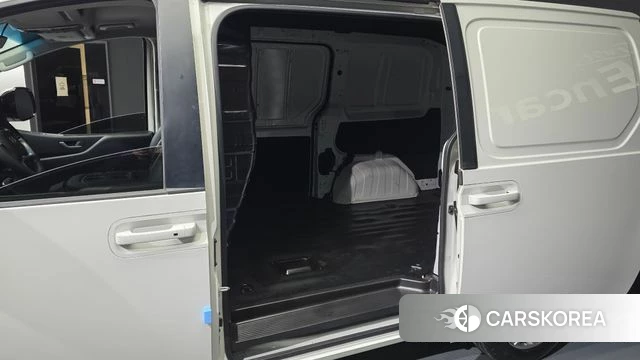 Hyundai Staria 2023 Белый из Кореи, фото 2