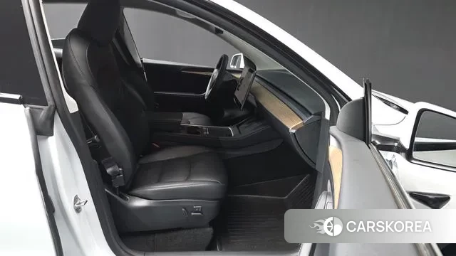 Tesla Model Y 2023 Белый из Кореи, фото 2