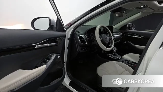 Kia Seltos 2021 Белый из Кореи, фото 2