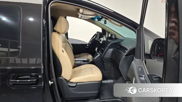 Hyundai Staria 2022 Черный из Кореи, фото 2