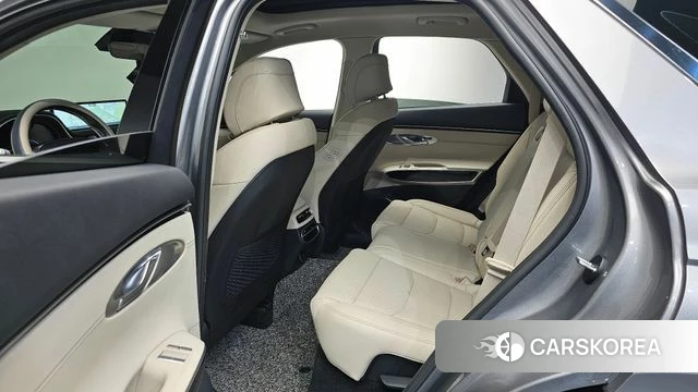 Genesis GV70 2021 Серебристо-серый из Кореи, фото 2