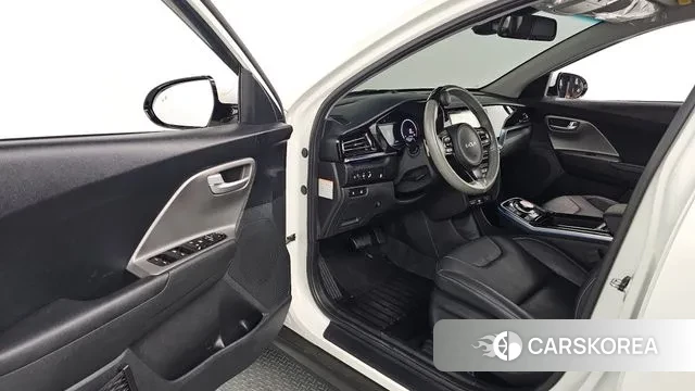 Kia Niro Plus 2022 Белый из Кореи, фото 2