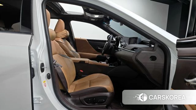 Lexus ES300h 7th generation 2018 Белый из Кореи, фото 2