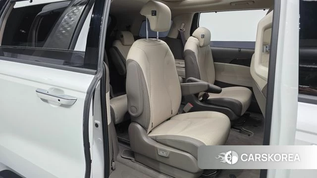Kia The New Carnival 4th Generation 2025 Белый из Кореи, фото 2
