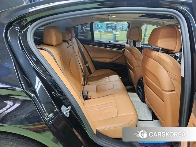 BMW 5 Series (G30) 2022 Черный из Кореи, фото 2