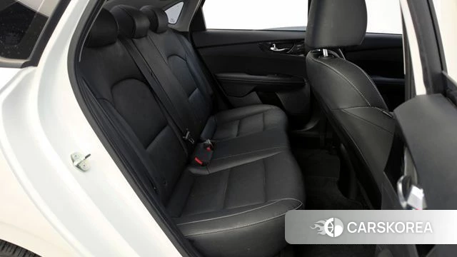 Kia The New K3 2nd generation 2023 Белый из Кореи, фото 2
