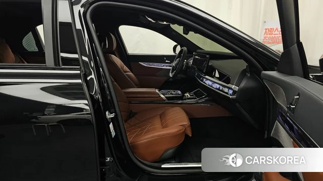 BMW 7 Series (G70) 2024 Черный из Кореи, фото 2