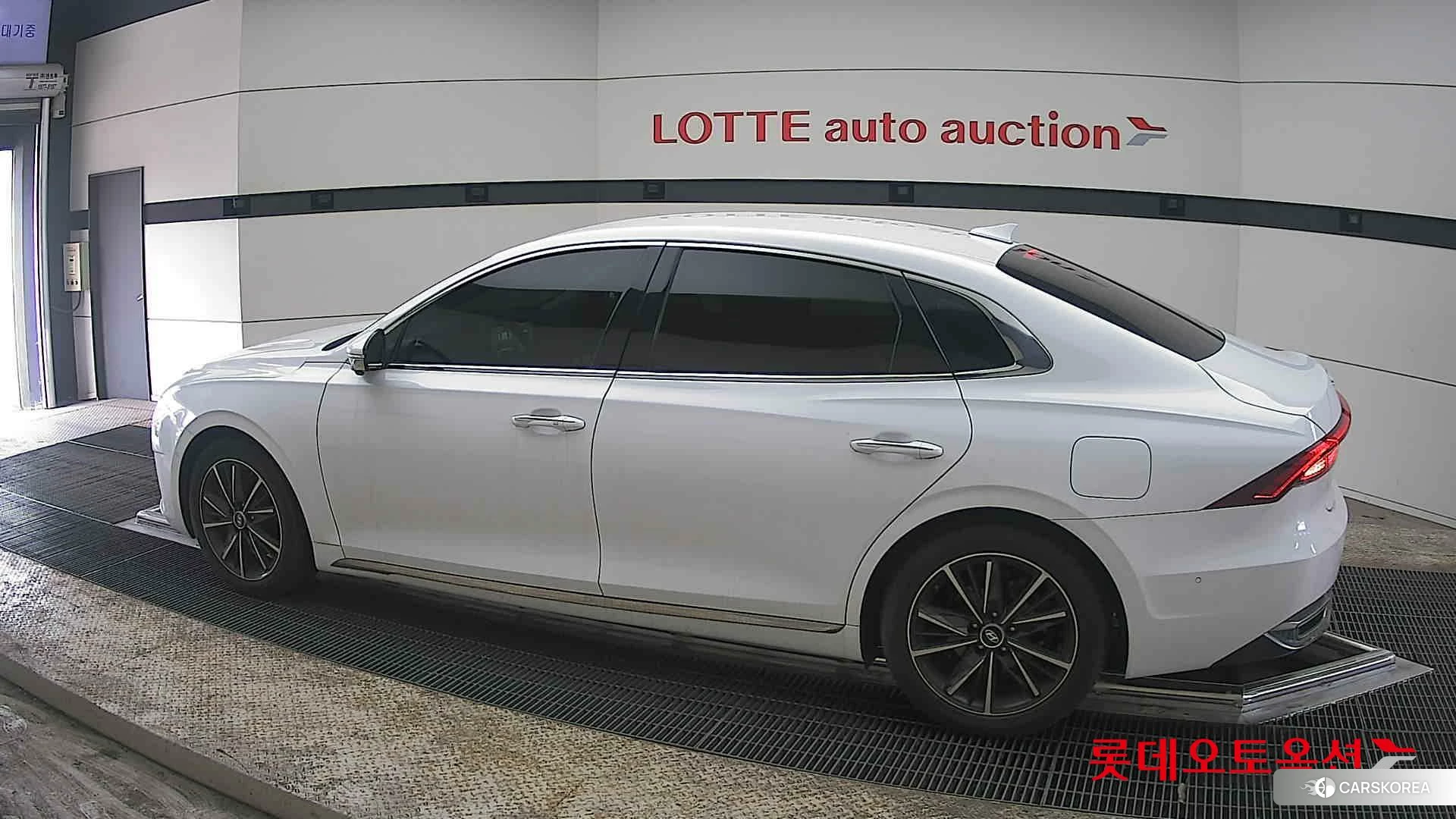 Hyundai Grandeur 2022 Creamy White Pearl (optional) из Кореи, фото 2