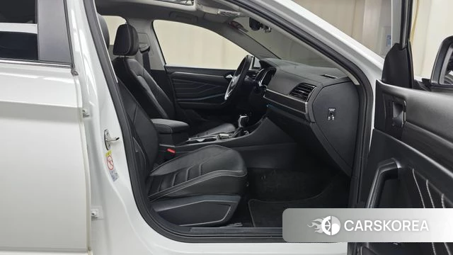 Volkswagen 7th Generation of Jetta 2023 Белый из Кореи, фото 2