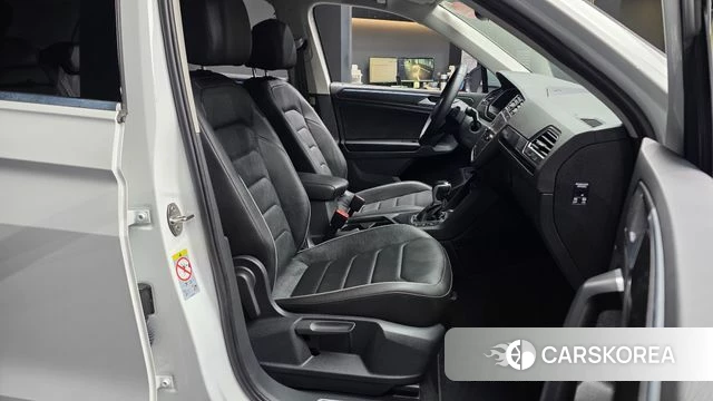 Volkswagen Tiguan second Generation 2022 Белый из Кореи, фото 2