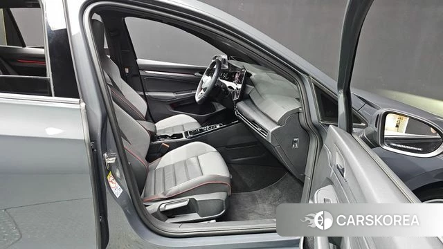 Volkswagen Golf 8th Generation 2025 Серый из Кореи, фото 2