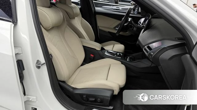BMW 1 Series (F70) 2025 Белый из Кореи, фото 2