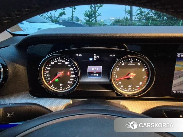 Mercedes-Benz E-Class W212 2018 Серый из Кореи, фото 2