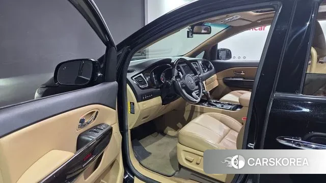 Kia The New Carnival 2018 Черный из Кореи, фото 2