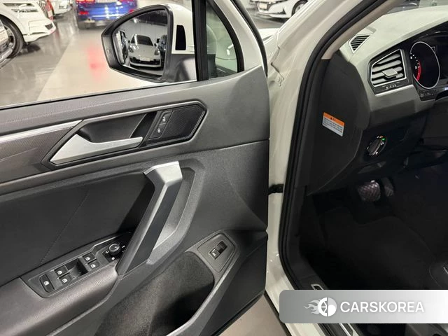 Volkswagen Tiguan second Generation 2020 Белый из Кореи, фото 2
