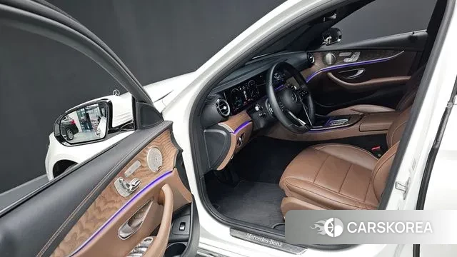 Mercedes-Benz E-Class W213 2023 Белый из Кореи, фото 2